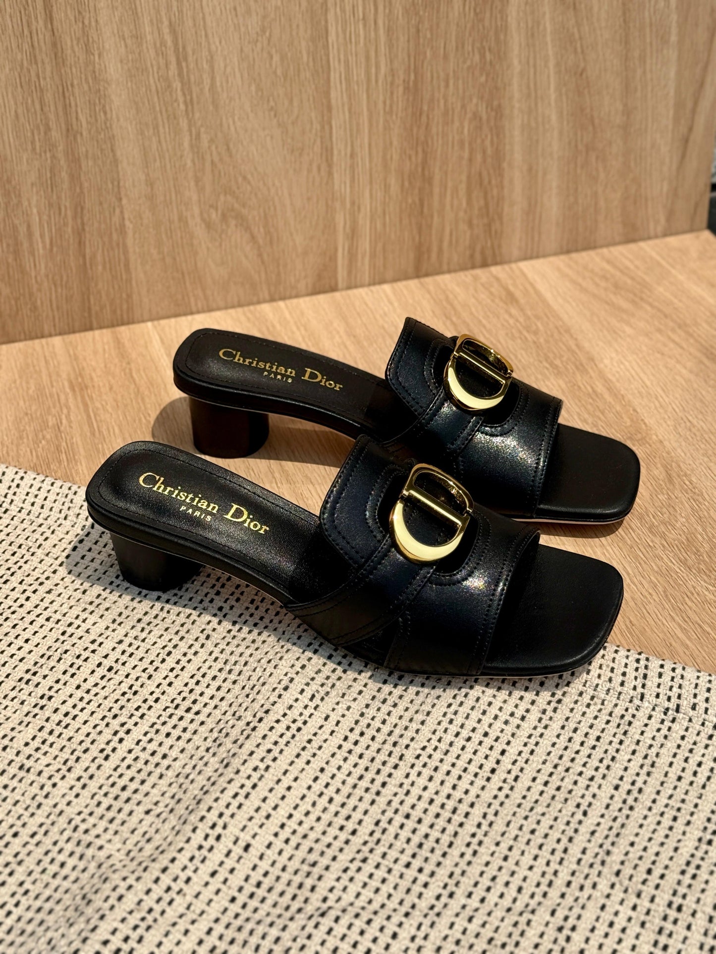 *DIOR*