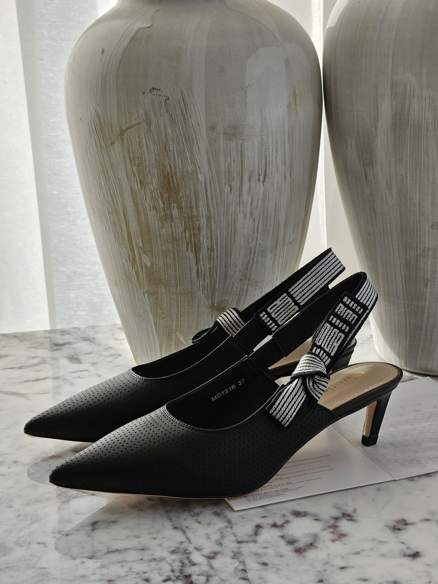 *CHRISTIAN DIOR*
