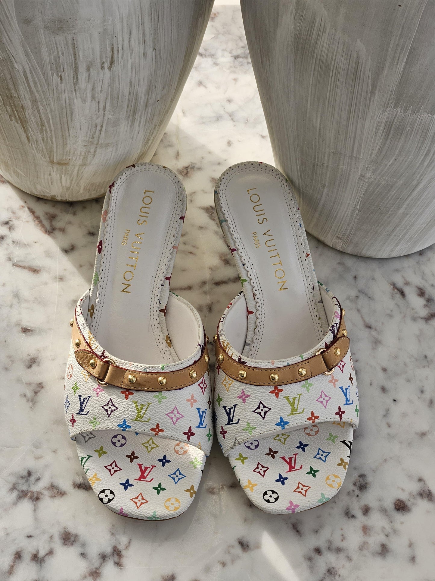 *LOUIS VUITTON*