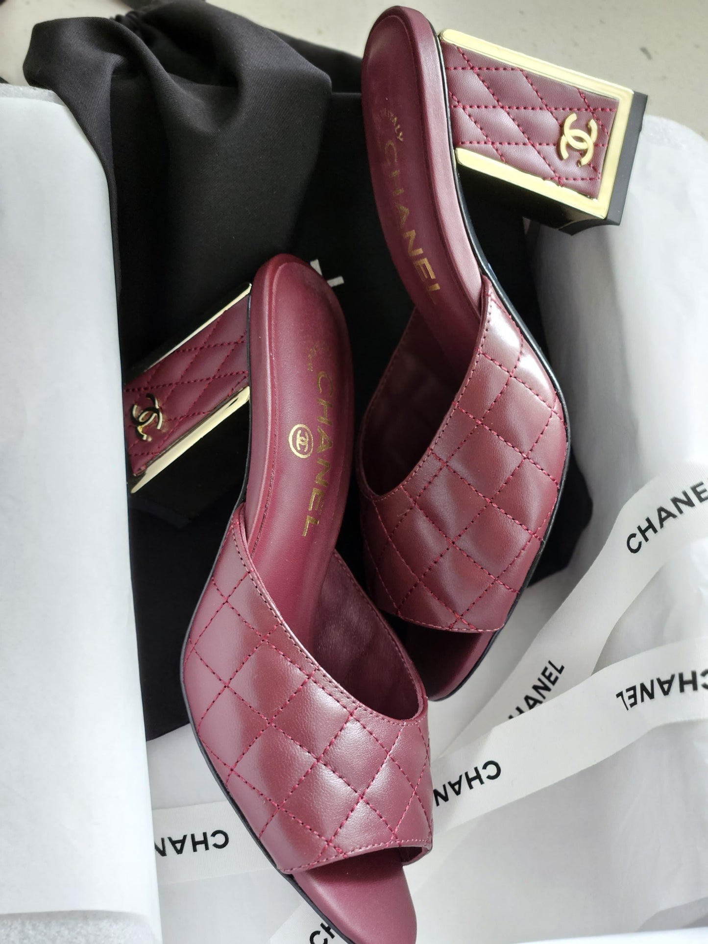 *CHANEL*
