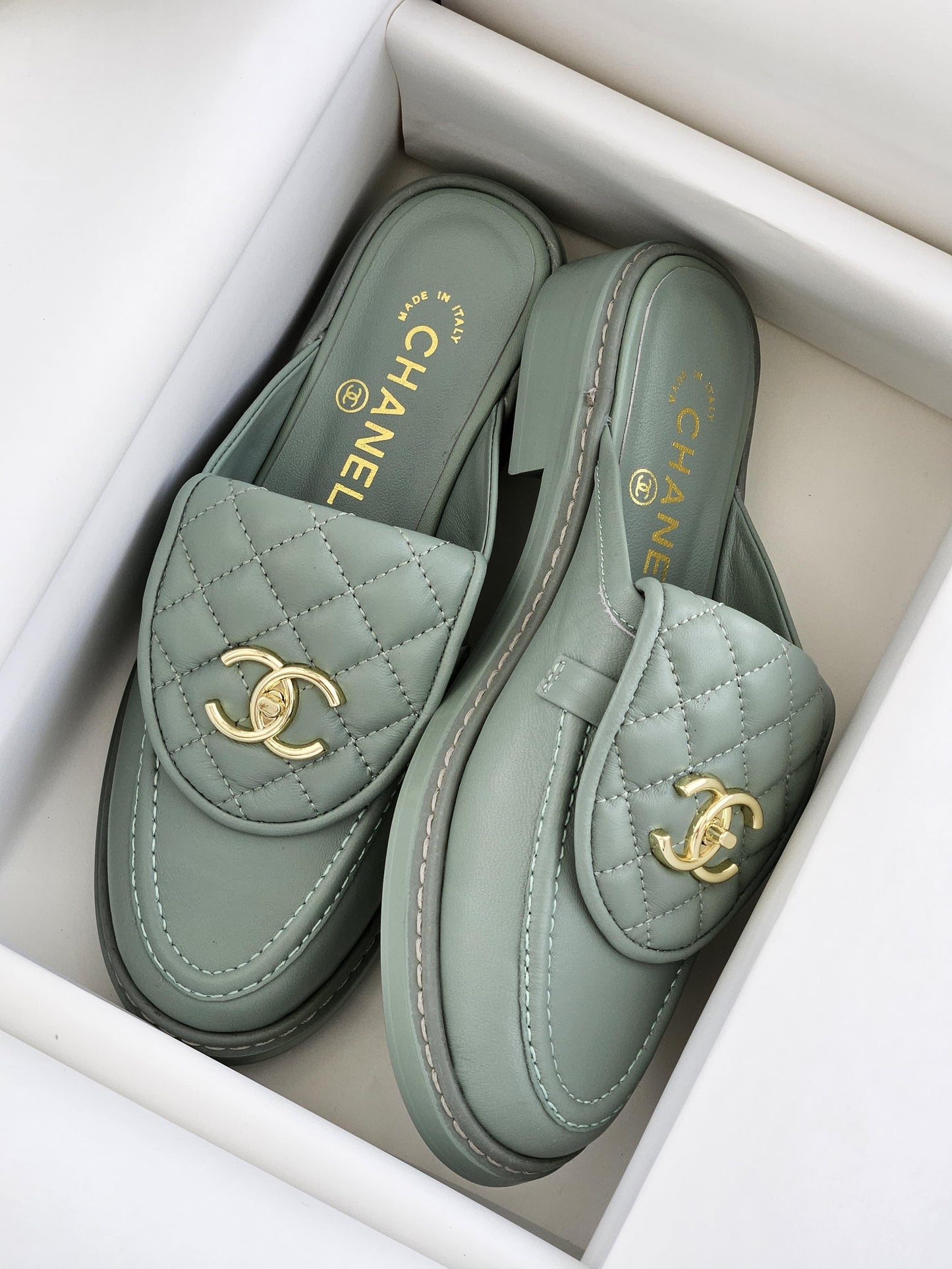 *CHANEL*