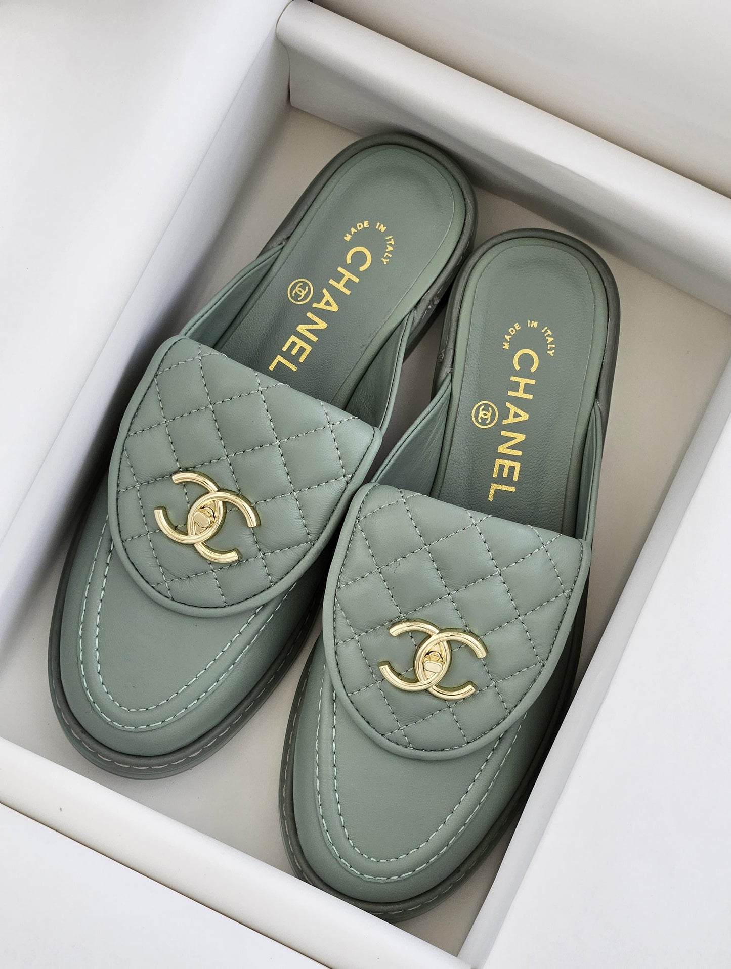 *CHANEL*