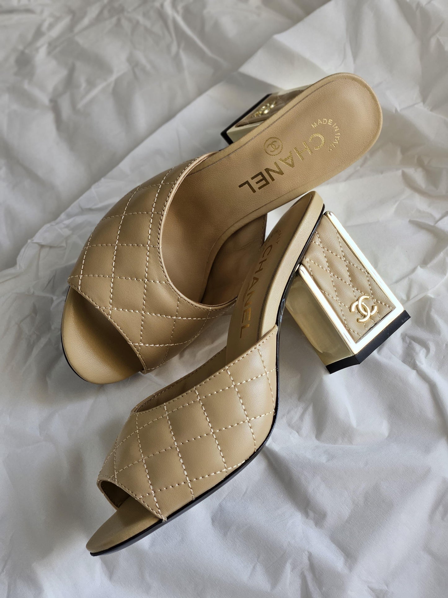 *CHANEL*