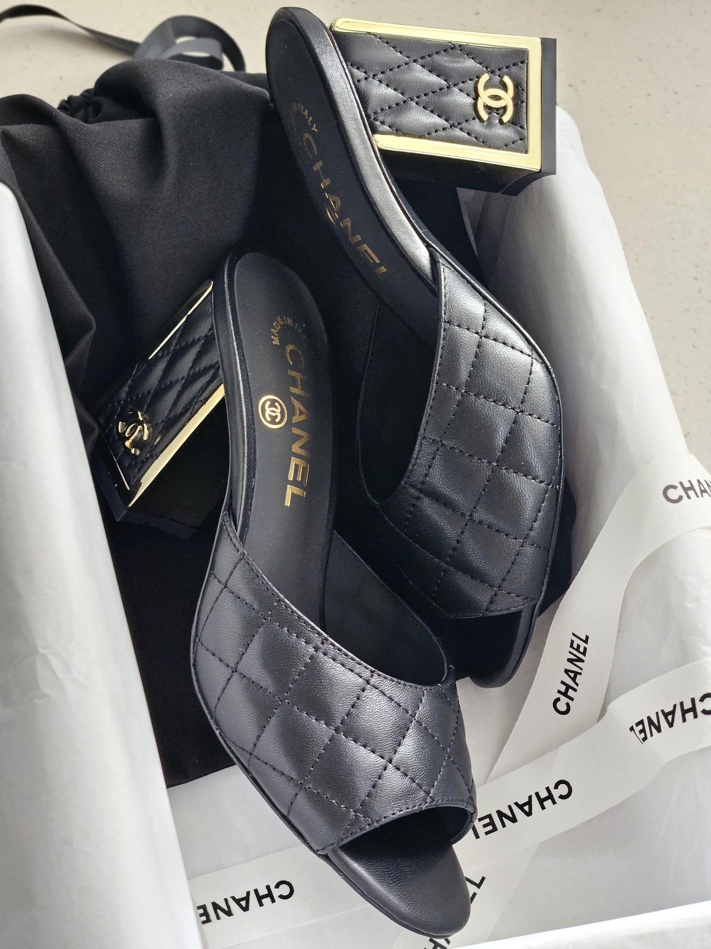 *CHANEL*
