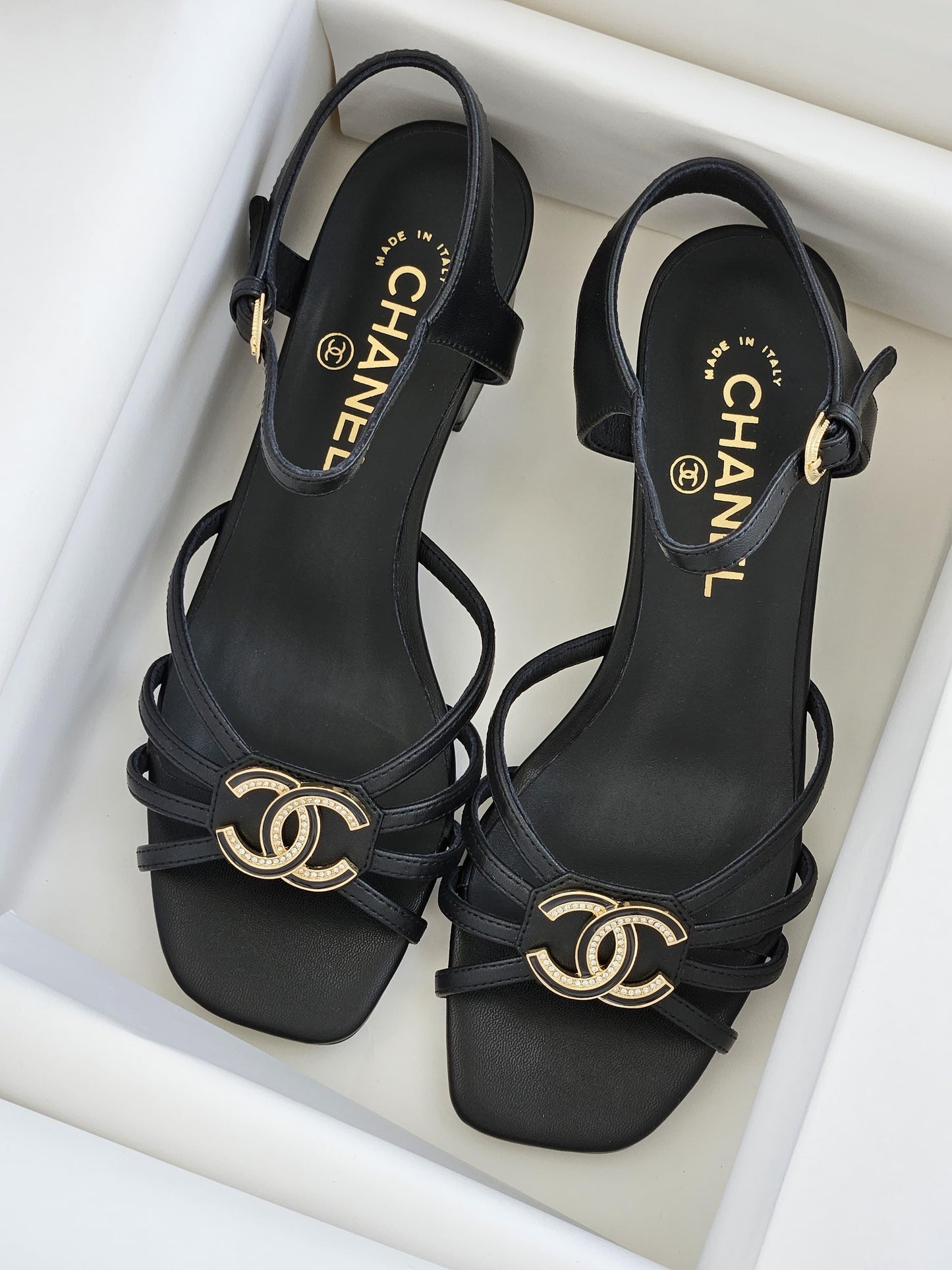 *CHANEL*
